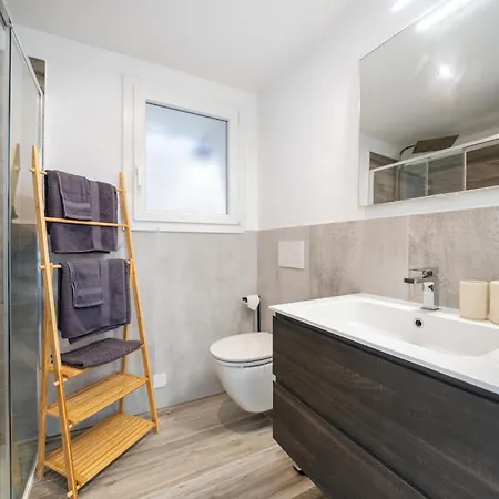 Modern With Private Jacuzzy And Garden