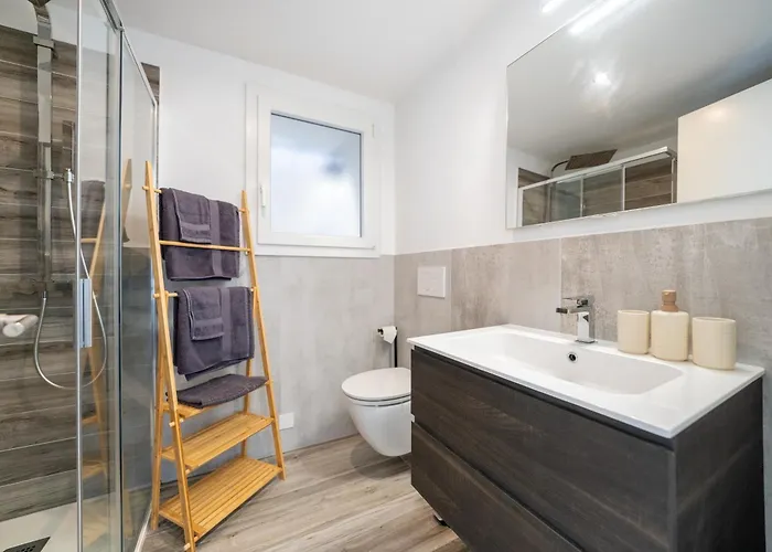 Modern With Private Jacuzzy And Garden