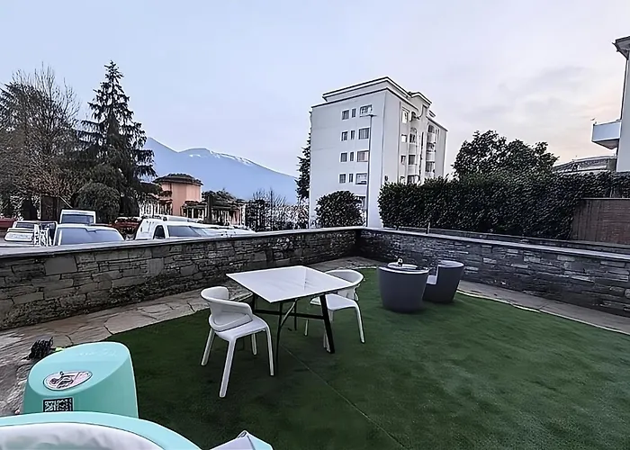 아파트 Modern With Private Jacuzzy And Garden Muralto