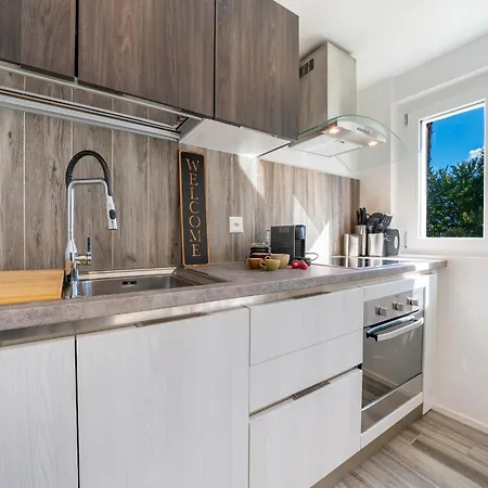 Modern With Private Jacuzzy And Garden *